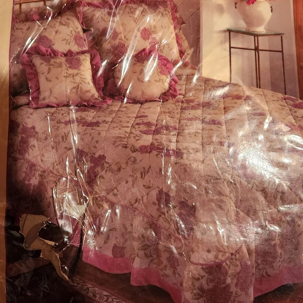 90s Never Opened Floral Patterned Comforter From Value City. Queen Sized Purple